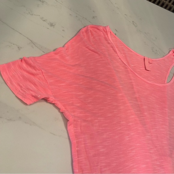 NWOT LF emma + sam neon pink cut out cropped tshirt - Picture 4 of 14